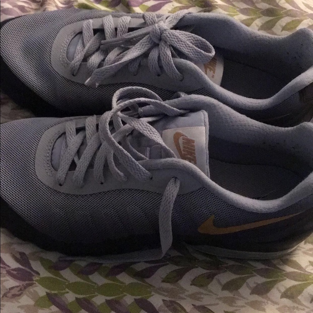 Ladies Nike Air size 8.5